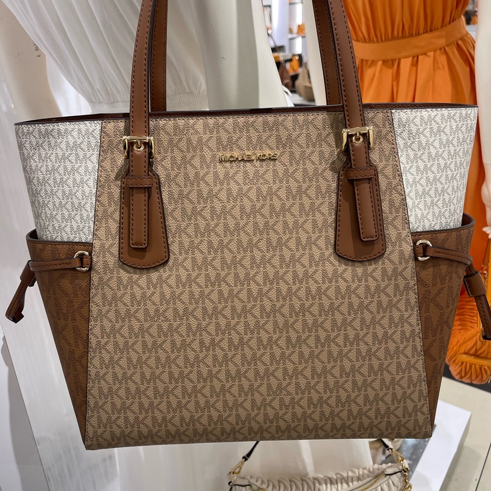 Michael Kors Voyager Lg EW Top Zip Color-Block Logo Shoulder Tote
Camel Mult
NWT - Picture 7 of 16